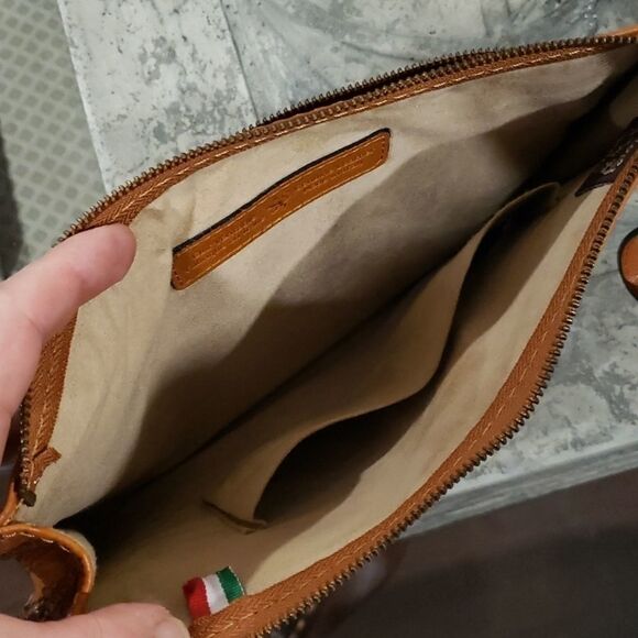 🦁 Pratesi Italian Leather Clutch - Picture 7 of 7